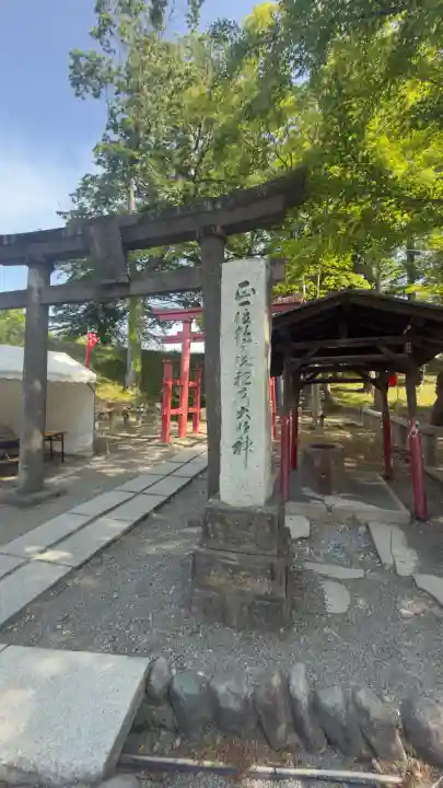 鶴ケ城稲荷神社の{uncategorized: "未分類", other: "その他", undefined: "問題あり", building: "その他建物", grave: "お墓", sacred_gate: "鳥居", guardian: "狛犬", statue: "像", buddha: "仏像", history: "歴史", nature: "自然", garden: "庭園", animal: "動物", pagoda: "塔", temizu: "手水舎", mountain_gate: "山門・神門", sanctuary: "本殿・本堂", subordinate: "末社・摂社", art: "芸術", scenery: "景色", jizo: "地蔵", ema: "絵馬", goshuin: "御朱印", omikuji: "おみくじ", items: "授与品その他", amulet: "お守り", goshuincho: "御朱印帳", eats: "食事", festival: "お祭り", votive_dance: "神楽", shichigosan: "七五三参", wedding: "結婚式", experience: "体験その他", initially: "初詣", around: "周辺", anti_infection: "感染症対策"}
