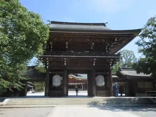 寒川神社の山門・神門