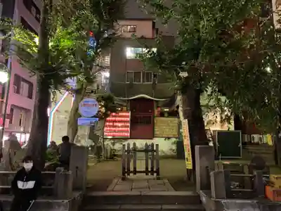 歌舞伎町弁財天の山門・神門