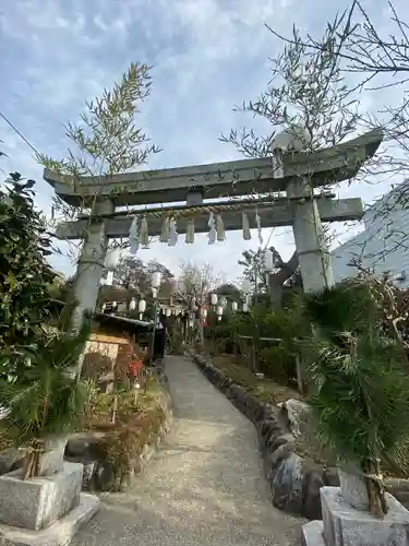 横浜御嶽神社の鳥居