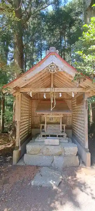 氷上神社の{uncategorized: "未分類", other: "その他", undefined: "問題あり", building: "その他建物", grave: "お墓", sacred_gate: "鳥居", guardian: "狛犬", statue: "像", buddha: "仏像", history: "歴史", nature: "自然", garden: "庭園", animal: "動物", pagoda: "塔", temizu: "手水舎", mountain_gate: "山門・神門", sanctuary: "本殿・本堂", subordinate: "末社・摂社", art: "芸術", scenery: "景色", jizo: "地蔵", ema: "絵馬", goshuin: "御朱印", omikuji: "おみくじ", items: "授与品その他", amulet: "お守り", goshuincho: "御朱印帳", eats: "食事", festival: "お祭り", votive_dance: "神楽", shichigosan: "七五三参", wedding: "結婚式", experience: "体験その他", initially: "初詣", around: "周辺", anti_infection: "感染症対策"}