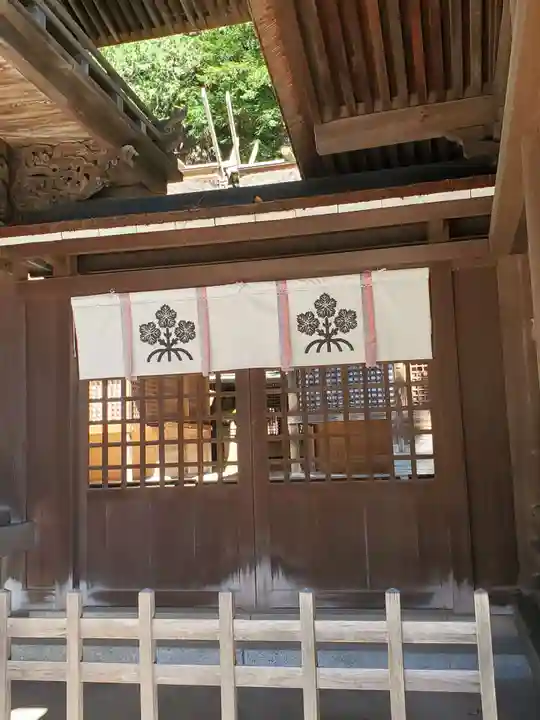 諏訪大社下社秋宮の本殿・本堂