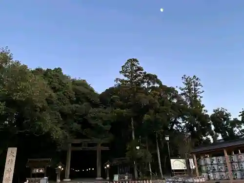 大神神社の{uncategorized: "未分類", other: "その他", undefined: "問題あり", building: "その他建物", grave: "お墓", sacred_gate: "鳥居", guardian: "狛犬", statue: "像", buddha: "仏像", history: "歴史", nature: "自然", garden: "庭園", animal: "動物", pagoda: "塔", temizu: "手水舎", mountain_gate: "山門・神門", sanctuary: "本殿・本堂", subordinate: "末社・摂社", art: "芸術", scenery: "景色", jizo: "地蔵", ema: "絵馬", goshuin: "御朱印", omikuji: "おみくじ", items: "授与品その他", amulet: "お守り", goshuincho: "御朱印帳", eats: "食事", festival: "お祭り", votive_dance: "神楽", shichigosan: "七五三参", wedding: "結婚式", experience: "体験その他", initially: "初詣", around: "周辺", anti_infection: "感染症対策"}