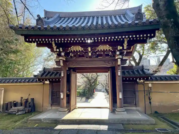 法明寺の{uncategorized: "未分類", other: "その他", undefined: "問題あり", building: "その他建物", grave: "お墓", sacred_gate: "鳥居", guardian: "狛犬", statue: "像", buddha: "仏像", history: "歴史", nature: "自然", garden: "庭園", animal: "動物", pagoda: "塔", temizu: "手水舎", mountain_gate: "山門・神門", sanctuary: "本殿・本堂", subordinate: "末社・摂社", art: "芸術", scenery: "景色", jizo: "地蔵", ema: "絵馬", goshuin: "御朱印", omikuji: "おみくじ", items: "授与品その他", amulet: "お守り", goshuincho: "御朱印帳", eats: "食事", festival: "お祭り", votive_dance: "神楽", shichigosan: "七五三参", wedding: "結婚式", experience: "体験その他", initially: "初詣", around: "周辺", anti_infection: "感染症対策"}