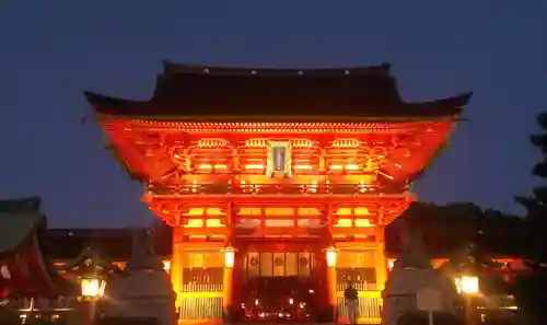 伏見稲荷大社の山門・神門