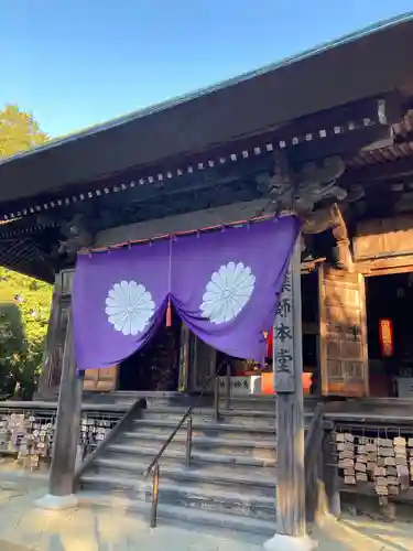 目の霊山　油山寺の本殿・本堂