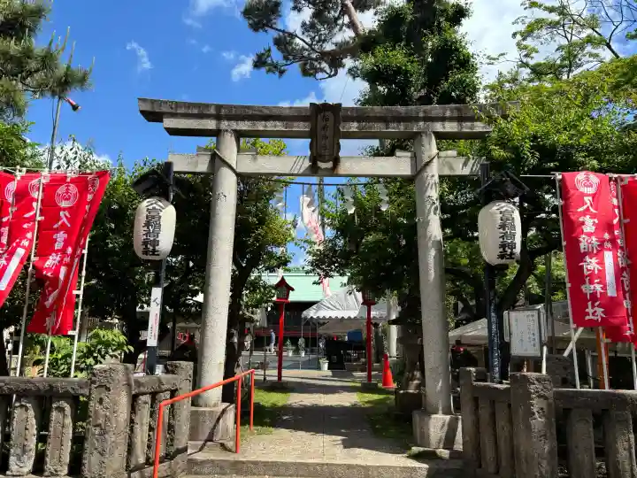 久富稲荷神社の{uncategorized: "未分類", other: "その他", undefined: "問題あり", building: "その他建物", grave: "お墓", sacred_gate: "鳥居", guardian: "狛犬", statue: "像", buddha: "仏像", history: "歴史", nature: "自然", garden: "庭園", animal: "動物", pagoda: "塔", temizu: "手水舎", mountain_gate: "山門・神門", sanctuary: "本殿・本堂", subordinate: "末社・摂社", art: "芸術", scenery: "景色", jizo: "地蔵", ema: "絵馬", goshuin: "御朱印", omikuji: "おみくじ", items: "授与品その他", amulet: "お守り", goshuincho: "御朱印帳", eats: "食事", festival: "お祭り", votive_dance: "神楽", shichigosan: "七五三参", wedding: "結婚式", experience: "体験その他", initially: "初詣", around: "周辺", anti_infection: "感染症対策"}