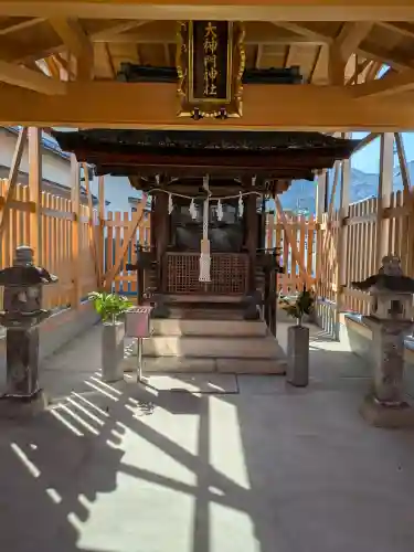 大神門神社の{uncategorized: "未分類", other: "その他", undefined: "問題あり", building: "その他建物", grave: "お墓", sacred_gate: "鳥居", guardian: "狛犬", statue: "像", buddha: "仏像", history: "歴史", nature: "自然", garden: "庭園", animal: "動物", pagoda: "塔", temizu: "手水舎", mountain_gate: "山門・神門", sanctuary: "本殿・本堂", subordinate: "末社・摂社", art: "芸術", scenery: "景色", jizo: "地蔵", ema: "絵馬", goshuin: "御朱印", omikuji: "おみくじ", items: "授与品その他", amulet: "お守り", goshuincho: "御朱印帳", eats: "食事", festival: "お祭り", votive_dance: "神楽", shichigosan: "七五三参", wedding: "結婚式", experience: "体験その他", initially: "初詣", around: "周辺", anti_infection: "感染症対策"}