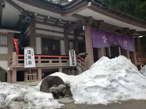 日石寺の本殿