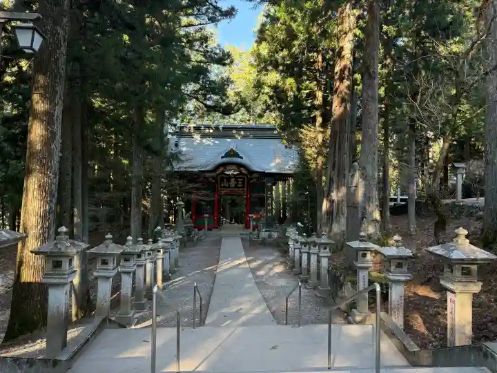 三峯神社の{uncategorized: "未分類", other: "その他", undefined: "問題あり", building: "その他建物", grave: "お墓", sacred_gate: "鳥居", guardian: "狛犬", statue: "像", buddha: "仏像", history: "歴史", nature: "自然", garden: "庭園", animal: "動物", pagoda: "塔", temizu: "手水舎", mountain_gate: "山門・神門", sanctuary: "本殿・本堂", subordinate: "末社・摂社", art: "芸術", scenery: "景色", jizo: "地蔵", ema: "絵馬", goshuin: "御朱印", omikuji: "おみくじ", items: "授与品その他", amulet: "お守り", goshuincho: "御朱印帳", eats: "食事", festival: "お祭り", votive_dance: "神楽", shichigosan: "七五三参", wedding: "結婚式", experience: "体験その他", initially: "初詣", around: "周辺", anti_infection: "感染症対策"}