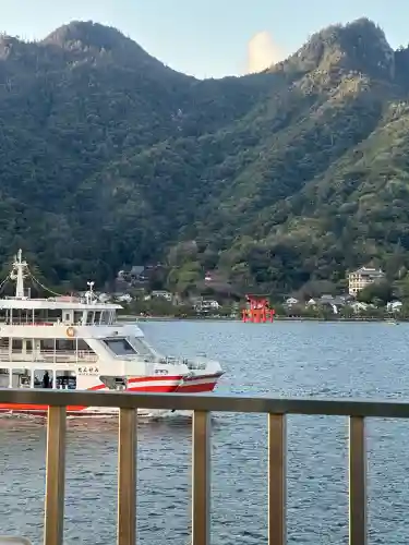 厳島神社の{uncategorized: "未分類", other: "その他", undefined: "問題あり", building: "その他建物", grave: "お墓", sacred_gate: "鳥居", guardian: "狛犬", statue: "像", buddha: "仏像", history: "歴史", nature: "自然", garden: "庭園", animal: "動物", pagoda: "塔", temizu: "手水舎", mountain_gate: "山門・神門", sanctuary: "本殿・本堂", subordinate: "末社・摂社", art: "芸術", scenery: "景色", jizo: "地蔵", ema: "絵馬", goshuin: "御朱印", omikuji: "おみくじ", items: "授与品その他", amulet: "お守り", goshuincho: "御朱印帳", eats: "食事", festival: "お祭り", votive_dance: "神楽", shichigosan: "七五三参", wedding: "結婚式", experience: "体験その他", initially: "初詣", around: "周辺", anti_infection: "感染症対策"}