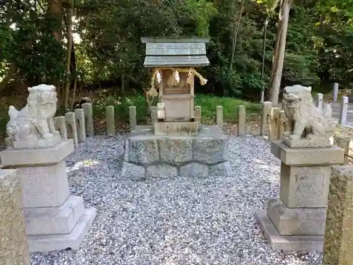知里付神社の末社・摂社