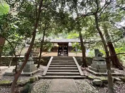 當麻山口神社の{uncategorized: "未分類", other: "その他", undefined: "問題あり", building: "その他建物", grave: "お墓", sacred_gate: "鳥居", guardian: "狛犬", statue: "像", buddha: "仏像", history: "歴史", nature: "自然", garden: "庭園", animal: "動物", pagoda: "塔", temizu: "手水舎", mountain_gate: "山門・神門", sanctuary: "本殿・本堂", subordinate: "末社・摂社", art: "芸術", scenery: "景色", jizo: "地蔵", ema: "絵馬", goshuin: "御朱印", omikuji: "おみくじ", items: "授与品その他", amulet: "お守り", goshuincho: "御朱印帳", eats: "食事", festival: "お祭り", votive_dance: "神楽", shichigosan: "七五三参", wedding: "結婚式", experience: "体験その他", initially: "初詣", around: "周辺", anti_infection: "感染症対策"}