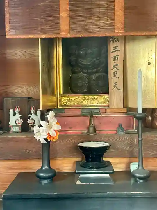 大雄山最乗寺東京別院の{uncategorized: "未分類", other: "その他", undefined: "問題あり", building: "その他建物", grave: "お墓", sacred_gate: "鳥居", guardian: "狛犬", statue: "像", buddha: "仏像", history: "歴史", nature: "自然", garden: "庭園", animal: "動物", pagoda: "塔", temizu: "手水舎", mountain_gate: "山門・神門", sanctuary: "本殿・本堂", subordinate: "末社・摂社", art: "芸術", scenery: "景色", jizo: "地蔵", ema: "絵馬", goshuin: "御朱印", omikuji: "おみくじ", items: "授与品その他", amulet: "お守り", goshuincho: "御朱印帳", eats: "食事", festival: "お祭り", votive_dance: "神楽", shichigosan: "七五三参", wedding: "結婚式", experience: "体験その他", initially: "初詣", around: "周辺", anti_infection: "感染症対策"}