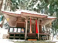 新山神社の本殿