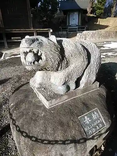 黒沼神社の像