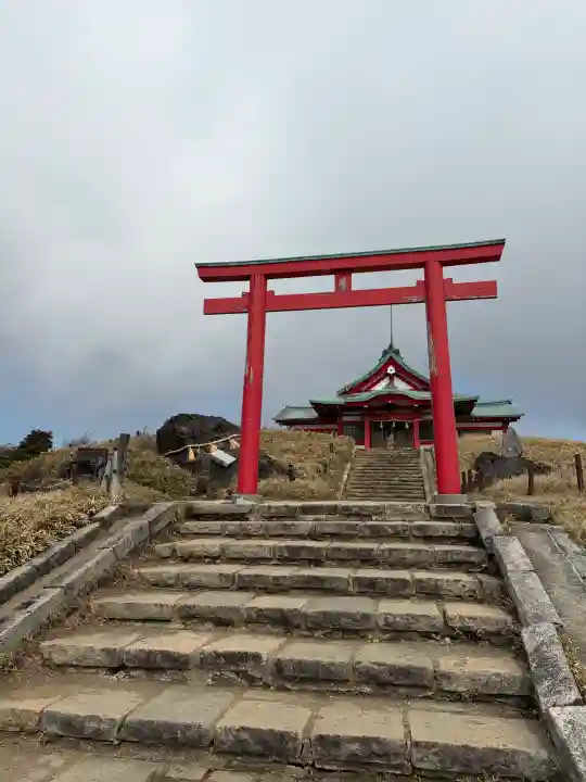 箱根元宮の{uncategorized: "未分類", other: "その他", undefined: "問題あり", building: "その他建物", grave: "お墓", sacred_gate: "鳥居", guardian: "狛犬", statue: "像", buddha: "仏像", history: "歴史", nature: "自然", garden: "庭園", animal: "動物", pagoda: "塔", temizu: "手水舎", mountain_gate: "山門・神門", sanctuary: "本殿・本堂", subordinate: "末社・摂社", art: "芸術", scenery: "景色", jizo: "地蔵", ema: "絵馬", goshuin: "御朱印", omikuji: "おみくじ", items: "授与品その他", amulet: "お守り", goshuincho: "御朱印帳", eats: "食事", festival: "お祭り", votive_dance: "神楽", shichigosan: "七五三参", wedding: "結婚式", experience: "体験その他", initially: "初詣", around: "周辺", anti_infection: "感染症対策"}