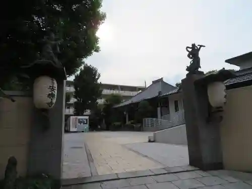 安樂寺（安楽寺）の山門