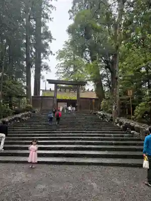 伊勢神宮内宮（皇大神宮）の{uncategorized: "未分類", other: "その他", undefined: "問題あり", building: "その他建物", grave: "お墓", sacred_gate: "鳥居", guardian: "狛犬", statue: "像", buddha: "仏像", history: "歴史", nature: "自然", garden: "庭園", animal: "動物", pagoda: "塔", temizu: "手水舎", mountain_gate: "山門・神門", sanctuary: "本殿・本堂", subordinate: "末社・摂社", art: "芸術", scenery: "景色", jizo: "地蔵", ema: "絵馬", goshuin: "御朱印", omikuji: "おみくじ", items: "授与品その他", amulet: "お守り", goshuincho: "御朱印帳", eats: "食事", festival: "お祭り", votive_dance: "神楽", shichigosan: "七五三参", wedding: "結婚式", experience: "体験その他", initially: "初詣", around: "周辺", anti_infection: "感染症対策"}