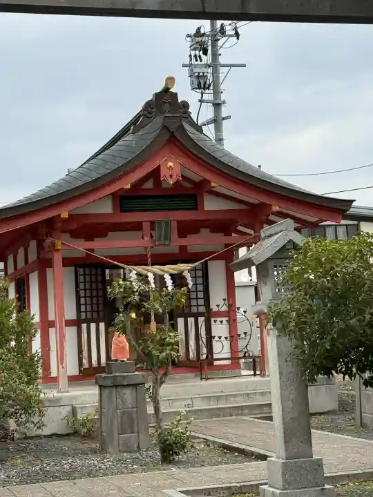 諏訪神社の{uncategorized: "未分類", other: "その他", undefined: "問題あり", building: "その他建物", grave: "お墓", sacred_gate: "鳥居", guardian: "狛犬", statue: "像", buddha: "仏像", history: "歴史", nature: "自然", garden: "庭園", animal: "動物", pagoda: "塔", temizu: "手水舎", mountain_gate: "山門・神門", sanctuary: "本殿・本堂", subordinate: "末社・摂社", art: "芸術", scenery: "景色", jizo: "地蔵", ema: "絵馬", goshuin: "御朱印", omikuji: "おみくじ", items: "授与品その他", amulet: "お守り", goshuincho: "御朱印帳", eats: "食事", festival: "お祭り", votive_dance: "神楽", shichigosan: "七五三参", wedding: "結婚式", experience: "体験その他", initially: "初詣", around: "周辺", anti_infection: "感染症対策"}
