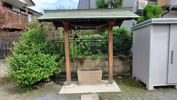 神明神社の手水舎