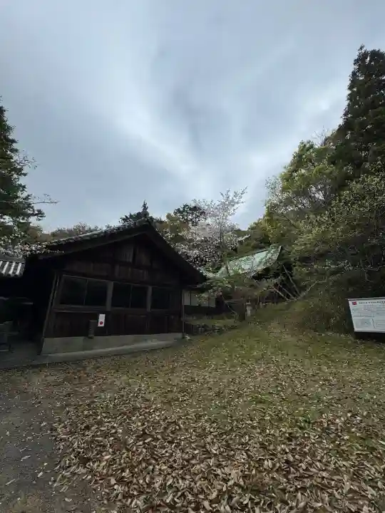 宇志比古神社の{uncategorized: "未分類", other: "その他", undefined: "問題あり", building: "その他建物", grave: "お墓", sacred_gate: "鳥居", guardian: "狛犬", statue: "像", buddha: "仏像", history: "歴史", nature: "自然", garden: "庭園", animal: "動物", pagoda: "塔", temizu: "手水舎", mountain_gate: "山門・神門", sanctuary: "本殿・本堂", subordinate: "末社・摂社", art: "芸術", scenery: "景色", jizo: "地蔵", ema: "絵馬", goshuin: "御朱印", omikuji: "おみくじ", items: "授与品その他", amulet: "お守り", goshuincho: "御朱印帳", eats: "食事", festival: "お祭り", votive_dance: "神楽", shichigosan: "七五三参", wedding: "結婚式", experience: "体験その他", initially: "初詣", around: "周辺", anti_infection: "感染症対策"}