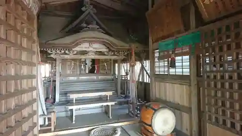 三柱神社(駒場町)の本殿