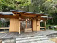 諏訪神社の{uncategorized: "未分類", other: "その他", undefined: "問題あり", building: "その他建物", grave: "お墓", sacred_gate: "鳥居", guardian: "狛犬", statue: "像", buddha: "仏像", history: "歴史", nature: "自然", garden: "庭園", animal: "動物", pagoda: "塔", temizu: "手水舎", mountain_gate: "山門・神門", sanctuary: "本殿・本堂", subordinate: "末社・摂社", art: "芸術", scenery: "景色", jizo: "地蔵", ema: "絵馬", goshuin: "御朱印", omikuji: "おみくじ", items: "授与品その他", amulet: "お守り", goshuincho: "御朱印帳", eats: "食事", festival: "お祭り", votive_dance: "神楽", shichigosan: "七五三参", wedding: "結婚式", experience: "体験その他", initially: "初詣", around: "周辺", anti_infection: "感染症対策"}