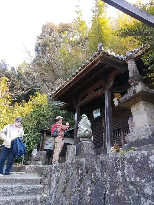 誕生堂の本殿・本堂