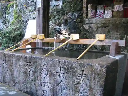 長命寺の手水舎
