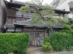 東高院の本殿