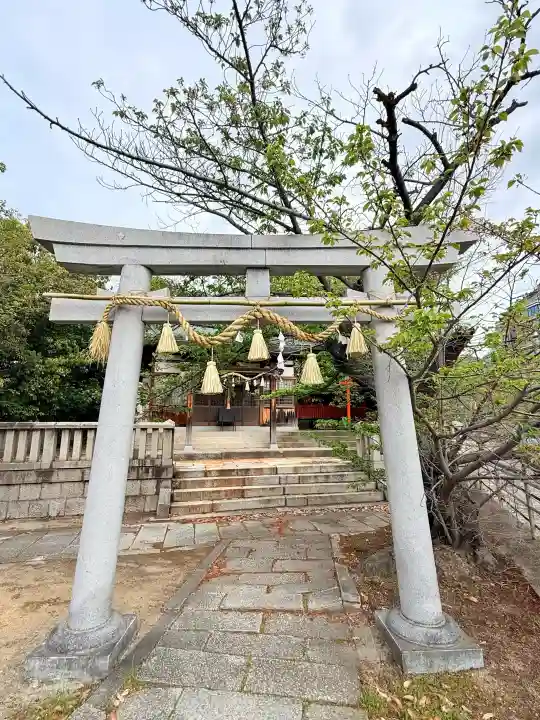 熊野神社の{uncategorized: "未分類", other: "その他", undefined: "問題あり", building: "その他建物", grave: "お墓", sacred_gate: "鳥居", guardian: "狛犬", statue: "像", buddha: "仏像", history: "歴史", nature: "自然", garden: "庭園", animal: "動物", pagoda: "塔", temizu: "手水舎", mountain_gate: "山門・神門", sanctuary: "本殿・本堂", subordinate: "末社・摂社", art: "芸術", scenery: "景色", jizo: "地蔵", ema: "絵馬", goshuin: "御朱印", omikuji: "おみくじ", items: "授与品その他", amulet: "お守り", goshuincho: "御朱印帳", eats: "食事", festival: "お祭り", votive_dance: "神楽", shichigosan: "七五三参", wedding: "結婚式", experience: "体験その他", initially: "初詣", around: "周辺", anti_infection: "感染症対策"}
