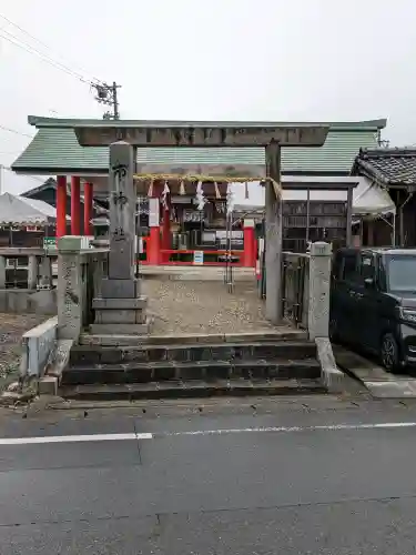 市神社の{uncategorized: "未分類", other: "その他", undefined: "問題あり", building: "その他建物", grave: "お墓", sacred_gate: "鳥居", guardian: "狛犬", statue: "像", buddha: "仏像", history: "歴史", nature: "自然", garden: "庭園", animal: "動物", pagoda: "塔", temizu: "手水舎", mountain_gate: "山門・神門", sanctuary: "本殿・本堂", subordinate: "末社・摂社", art: "芸術", scenery: "景色", jizo: "地蔵", ema: "絵馬", goshuin: "御朱印", omikuji: "おみくじ", items: "授与品その他", amulet: "お守り", goshuincho: "御朱印帳", eats: "食事", festival: "お祭り", votive_dance: "神楽", shichigosan: "七五三参", wedding: "結婚式", experience: "体験その他", initially: "初詣", around: "周辺", anti_infection: "感染症対策"}