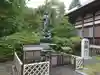 泉竜院の像