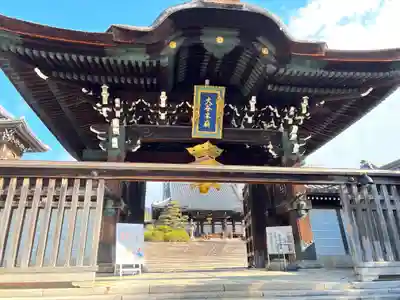 大谷本廟の山門・神門