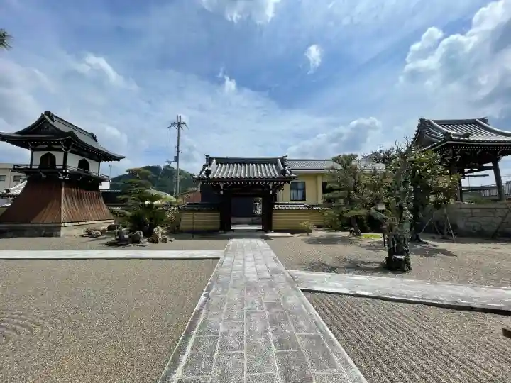 専明寺の{uncategorized: "未分類", other: "その他", undefined: "問題あり", building: "その他建物", grave: "お墓", sacred_gate: "鳥居", guardian: "狛犬", statue: "像", buddha: "仏像", history: "歴史", nature: "自然", garden: "庭園", animal: "動物", pagoda: "塔", temizu: "手水舎", mountain_gate: "山門・神門", sanctuary: "本殿・本堂", subordinate: "末社・摂社", art: "芸術", scenery: "景色", jizo: "地蔵", ema: "絵馬", goshuin: "御朱印", omikuji: "おみくじ", items: "授与品その他", amulet: "お守り", goshuincho: "御朱印帳", eats: "食事", festival: "お祭り", votive_dance: "神楽", shichigosan: "七五三参", wedding: "結婚式", experience: "体験その他", initially: "初詣", around: "周辺", anti_infection: "感染症対策"}