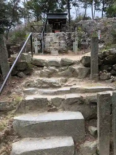 石上布都魂神社の本殿