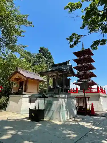 倶利迦羅不動寺山頂本堂の末社