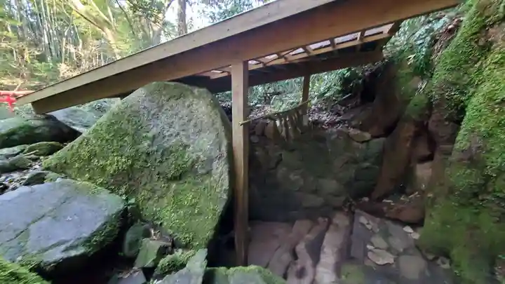 石穴稲荷神社の末社・摂社