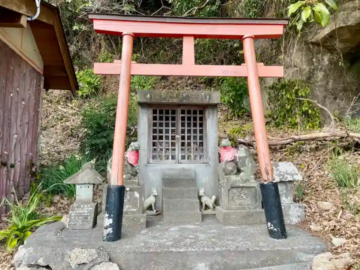 下田八幡神社の{uncategorized: "未分類", other: "その他", undefined: "問題あり", building: "その他建物", grave: "お墓", sacred_gate: "鳥居", guardian: "狛犬", statue: "像", buddha: "仏像", history: "歴史", nature: "自然", garden: "庭園", animal: "動物", pagoda: "塔", temizu: "手水舎", mountain_gate: "山門・神門", sanctuary: "本殿・本堂", subordinate: "末社・摂社", art: "芸術", scenery: "景色", jizo: "地蔵", ema: "絵馬", goshuin: "御朱印", omikuji: "おみくじ", items: "授与品その他", amulet: "お守り", goshuincho: "御朱印帳", eats: "食事", festival: "お祭り", votive_dance: "神楽", shichigosan: "七五三参", wedding: "結婚式", experience: "体験その他", initially: "初詣", around: "周辺", anti_infection: "感染症対策"}