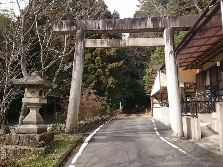 尾張戸神社(瀬戸市・名古屋市守山区)の鳥居