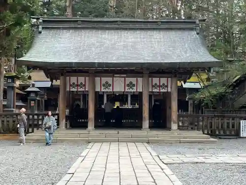 諏訪大社の{uncategorized: "未分類", other: "その他", undefined: "問題あり", building: "その他建物", grave: "お墓", sacred_gate: "鳥居", guardian: "狛犬", statue: "像", buddha: "仏像", history: "歴史", nature: "自然", garden: "庭園", animal: "動物", pagoda: "塔", temizu: "手水舎", mountain_gate: "山門・神門", sanctuary: "本殿・本堂", subordinate: "末社・摂社", art: "芸術", scenery: "景色", jizo: "地蔵", ema: "絵馬", goshuin: "御朱印", omikuji: "おみくじ", items: "授与品その他", amulet: "お守り", goshuincho: "御朱印帳", eats: "食事", festival: "お祭り", votive_dance: "神楽", shichigosan: "七五三参", wedding: "結婚式", experience: "体験その他", initially: "初詣", around: "周辺", anti_infection: "感染症対策"}