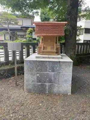 淺間神社（忍野八海）の末社・摂社
