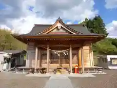 白根三吉神社の本殿