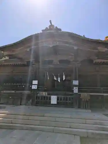 函館八幡宮の{uncategorized: "未分類", other: "その他", undefined: "問題あり", building: "その他建物", grave: "お墓", sacred_gate: "鳥居", guardian: "狛犬", statue: "像", buddha: "仏像", history: "歴史", nature: "自然", garden: "庭園", animal: "動物", pagoda: "塔", temizu: "手水舎", mountain_gate: "山門・神門", sanctuary: "本殿・本堂", subordinate: "末社・摂社", art: "芸術", scenery: "景色", jizo: "地蔵", ema: "絵馬", goshuin: "御朱印", omikuji: "おみくじ", items: "授与品その他", amulet: "お守り", goshuincho: "御朱印帳", eats: "食事", festival: "お祭り", votive_dance: "神楽", shichigosan: "七五三参", wedding: "結婚式", experience: "体験その他", initially: "初詣", around: "周辺", anti_infection: "感染症対策"}