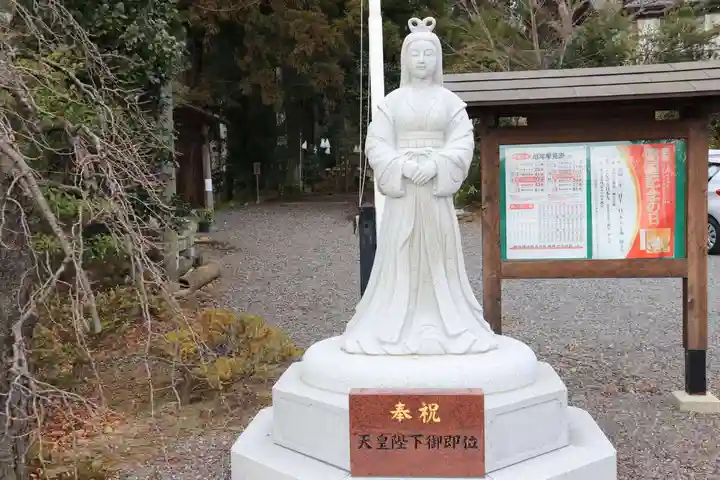 王宮伊豆神社の像