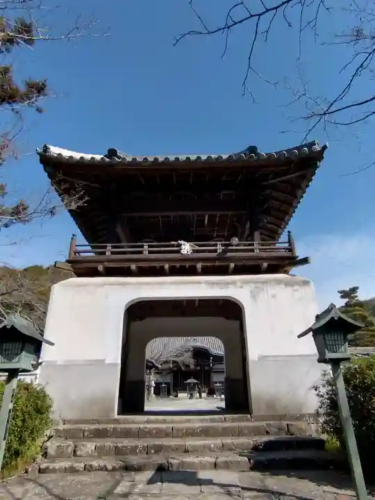 根来寺の{uncategorized: "未分類", other: "その他", undefined: "問題あり", building: "その他建物", grave: "お墓", sacred_gate: "鳥居", guardian: "狛犬", statue: "像", buddha: "仏像", history: "歴史", nature: "自然", garden: "庭園", animal: "動物", pagoda: "塔", temizu: "手水舎", mountain_gate: "山門・神門", sanctuary: "本殿・本堂", subordinate: "末社・摂社", art: "芸術", scenery: "景色", jizo: "地蔵", ema: "絵馬", goshuin: "御朱印", omikuji: "おみくじ", items: "授与品その他", amulet: "お守り", goshuincho: "御朱印帳", eats: "食事", festival: "お祭り", votive_dance: "神楽", shichigosan: "七五三参", wedding: "結婚式", experience: "体験その他", initially: "初詣", around: "周辺", anti_infection: "感染症対策"}
