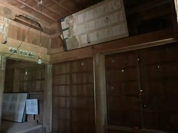 石間寺の本殿・本堂