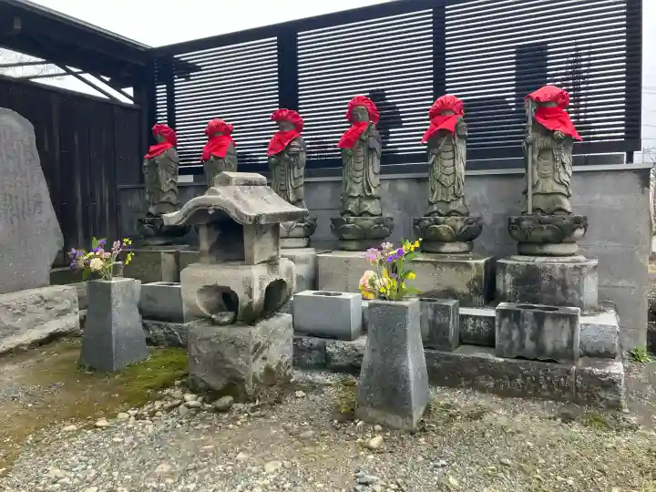 光明院の{uncategorized: "未分類", other: "その他", undefined: "問題あり", building: "その他建物", grave: "お墓", sacred_gate: "鳥居", guardian: "狛犬", statue: "像", buddha: "仏像", history: "歴史", nature: "自然", garden: "庭園", animal: "動物", pagoda: "塔", temizu: "手水舎", mountain_gate: "山門・神門", sanctuary: "本殿・本堂", subordinate: "末社・摂社", art: "芸術", scenery: "景色", jizo: "地蔵", ema: "絵馬", goshuin: "御朱印", omikuji: "おみくじ", items: "授与品その他", amulet: "お守り", goshuincho: "御朱印帳", eats: "食事", festival: "お祭り", votive_dance: "神楽", shichigosan: "七五三参", wedding: "結婚式", experience: "体験その他", initially: "初詣", around: "周辺", anti_infection: "感染症対策"}