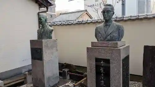 高野寺の像